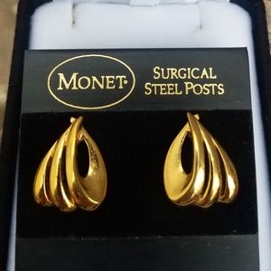 Monet vintage Earrings